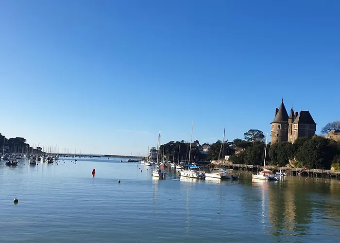 700 Metres De La Apartment *